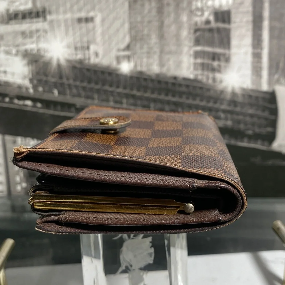 Authentic Louis Vuitton Damier Kisslock Wallet